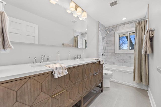 850 Janacek ROAD, Brookfield, WI 53045