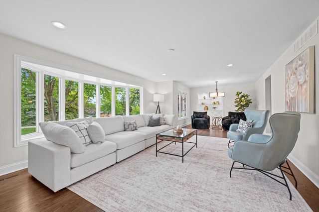 850 Janacek ROAD, Brookfield, WI 53045