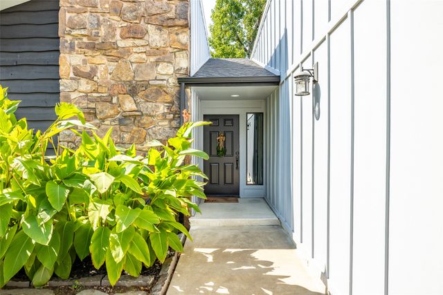 1382 Forest Lane, Catoosa, OK 74015