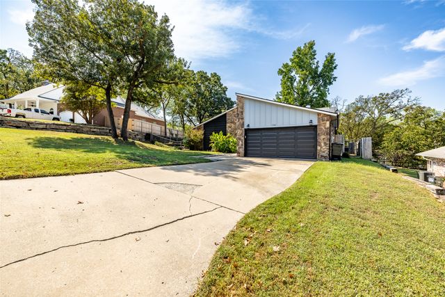 1382 Forest Lane, Catoosa, OK 74015