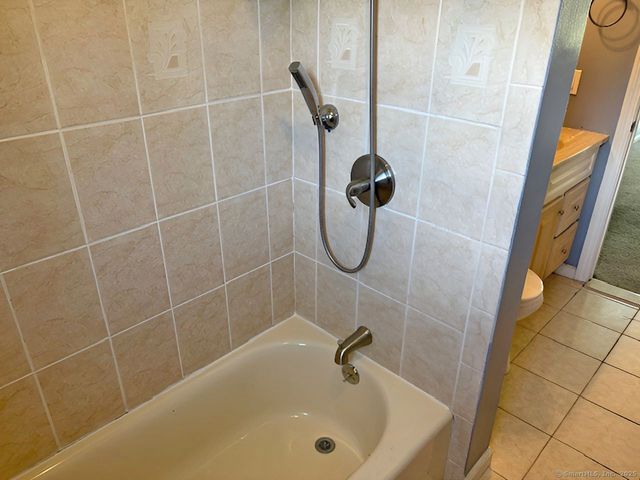 26 Elliot Drive, Hamden, CT 06514