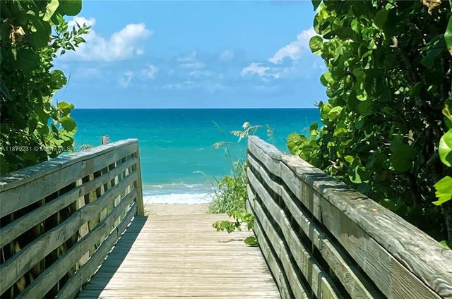 458 SE Doat St, Port St. Lucie, FL 34983