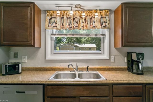 134 Saint Stephens DR, Newport News, VA 23602