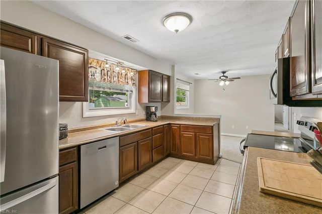 134 Saint Stephens DR, Newport News, VA 23602