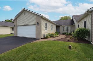 207 Falling Brook Path, Manlius, NY 13066