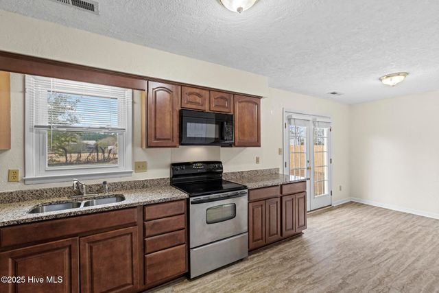 1041 Birchwood Lane, Jacksonville, NC 28546