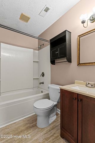 1041 Birchwood Lane, Jacksonville, NC 28546