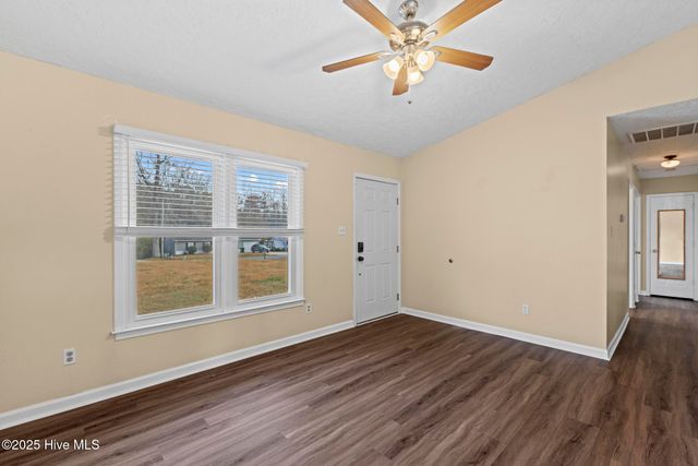 1041 Birchwood Lane, Jacksonville, NC 28546