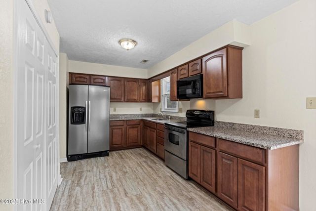 1041 Birchwood Lane, Jacksonville, NC 28546