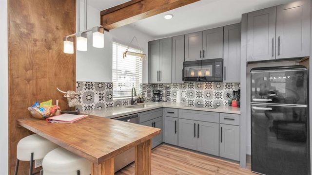 2825 Ball Street, Galveston, TX 77550