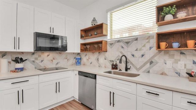 2825 Ball Street, Galveston, TX 77550