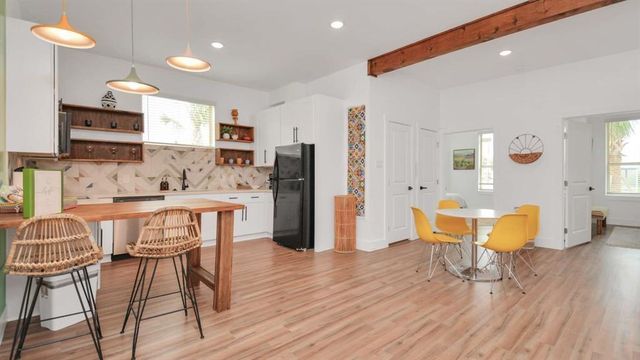 2825 Ball Street, Galveston, TX 77550