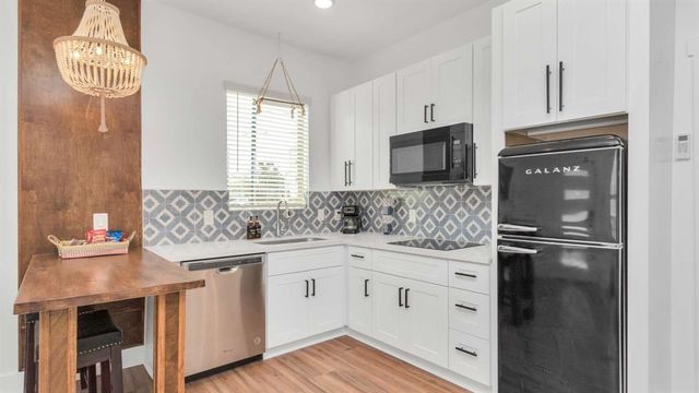2825 Ball Street, Galveston, TX 77550
