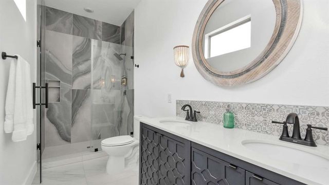2825 Ball Street, Galveston, TX 77550