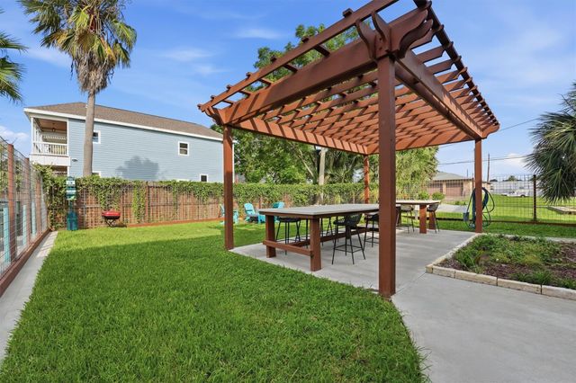 2825 Ball Street, Galveston, TX 77550