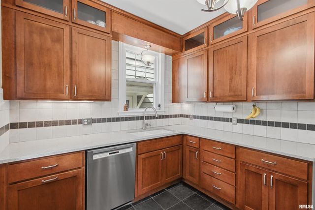 1510 W PARKSIDE Drive, Peoria, IL 61606