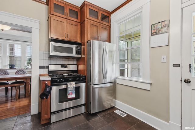 1510 W PARKSIDE Drive, Peoria, IL 61606