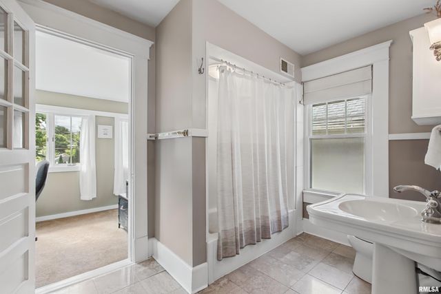 1510 W PARKSIDE Drive, Peoria, IL 61606