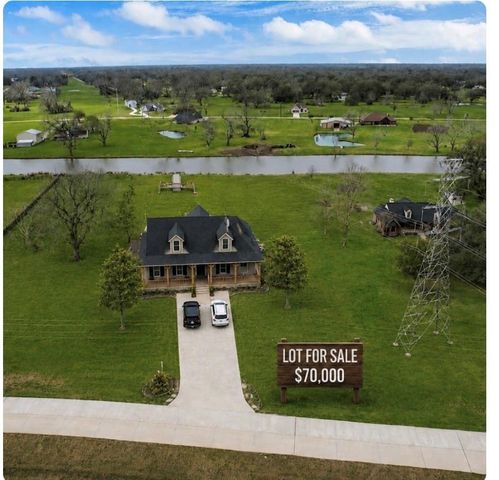 708 Winchester Trail, Angleton, TX 77515