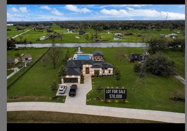 708 Winchester Trail, Angleton, TX 77515