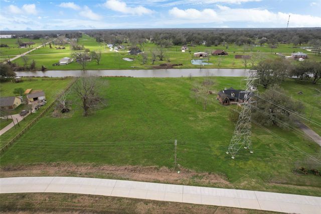 708 Winchester Trail, Angleton, TX 77515