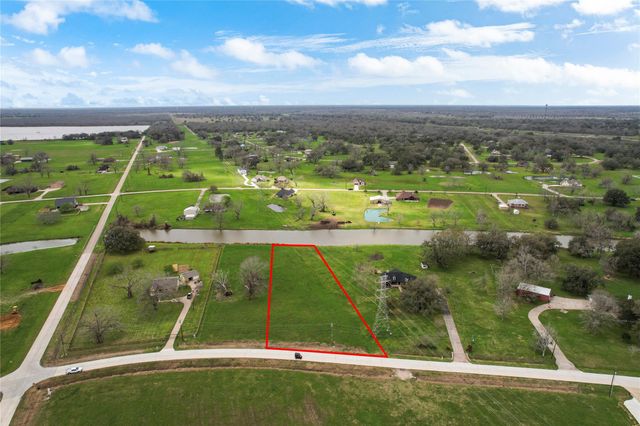 708 Winchester Trail, Angleton, TX 77515
