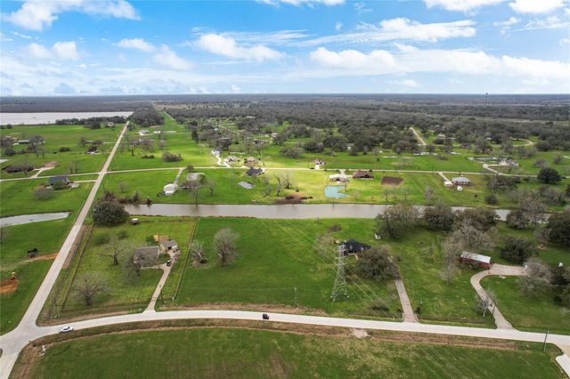 708 Winchester Trail, Angleton, TX 77515