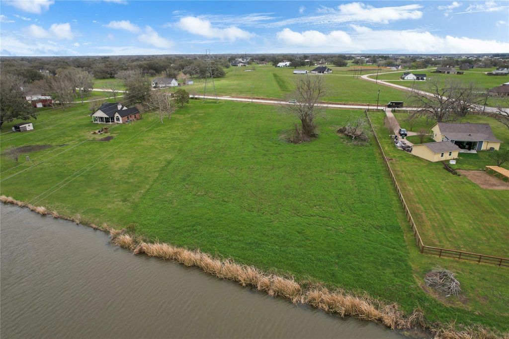 708 Winchester Trail, Angleton, TX 77515