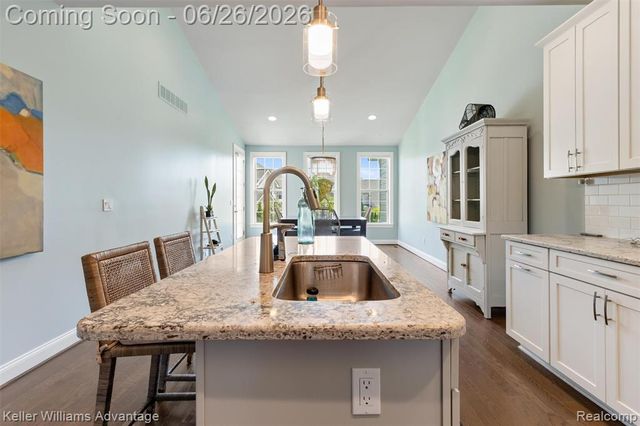 23822 Seminole Trail, Novi, MI 48375