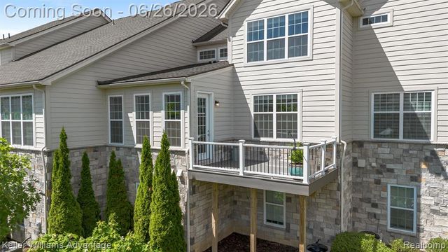 23822 Seminole Trail, Novi, MI 48375