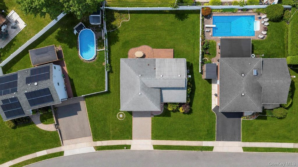 4 Balsam Drive, Hicksville, NY 11801 — photo 2