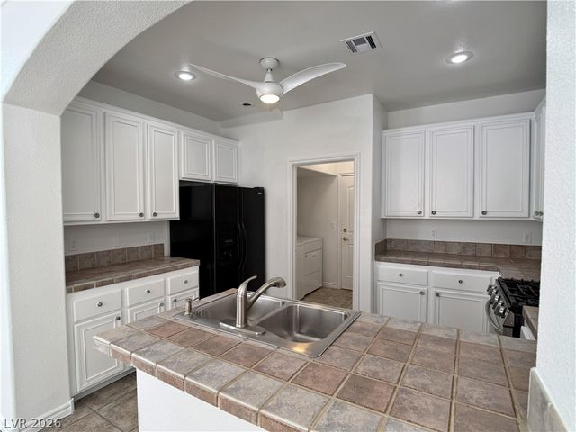 9113 Kinross Avenue, Las Vegas, NV 89145