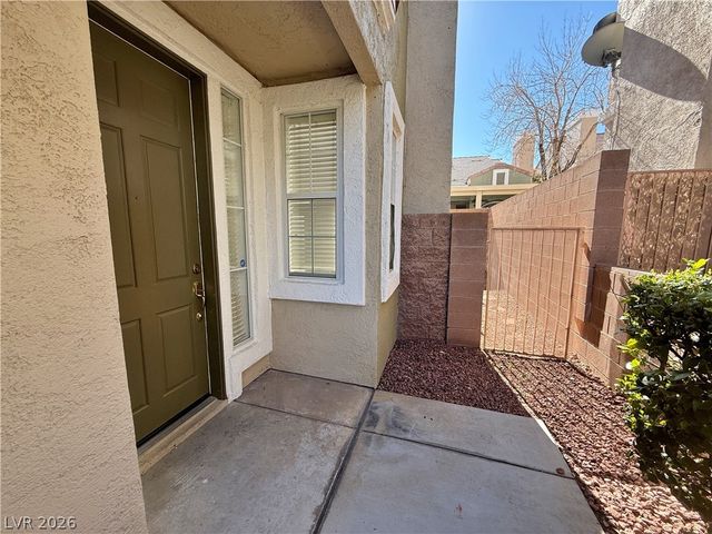 9113 Kinross Avenue, Las Vegas, NV 89145
