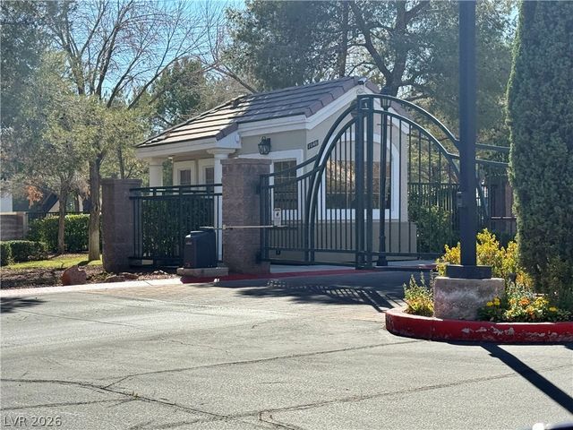 9113 Kinross Avenue, Las Vegas, NV 89145