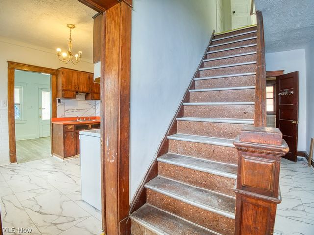 1622 Winchester Avenue, Lakewood, OH 44107