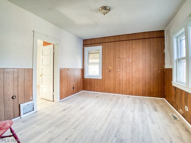 1622 Winchester Avenue, Lakewood, OH 44107