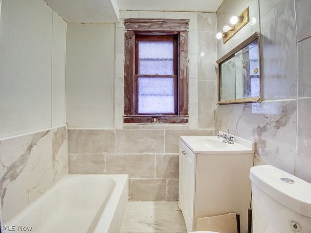 1622 Winchester Avenue, Lakewood, OH 44107