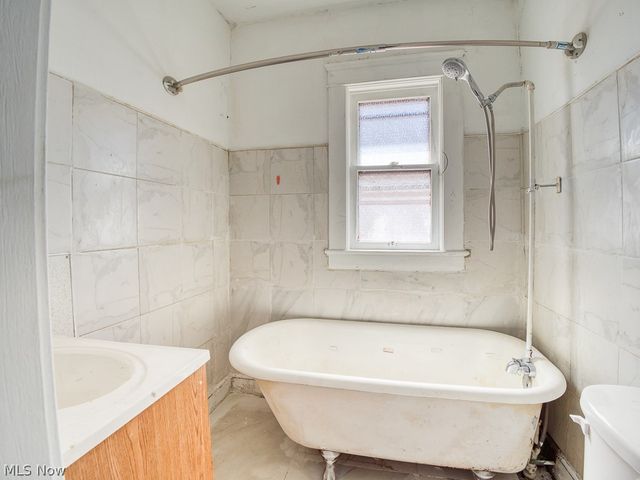 1622 Winchester Avenue, Lakewood, OH 44107