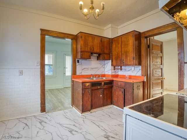 1622 Winchester Avenue, Lakewood, OH 44107