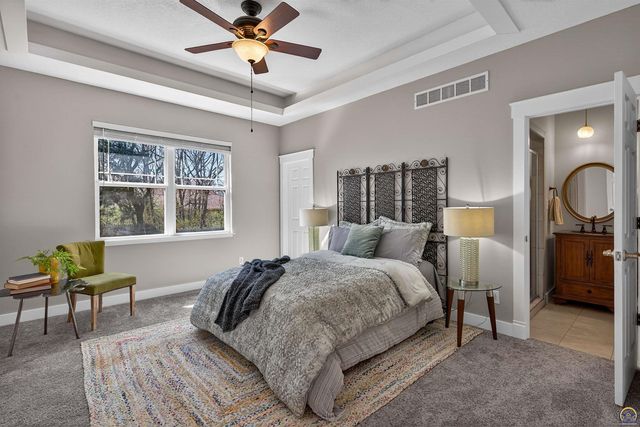 1113 SW Red Oaks CT, Topeka, KS 66615