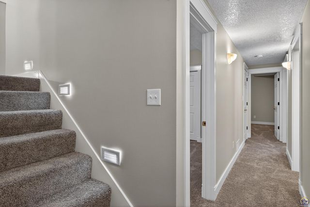 1113 SW Red Oaks CT, Topeka, KS 66615