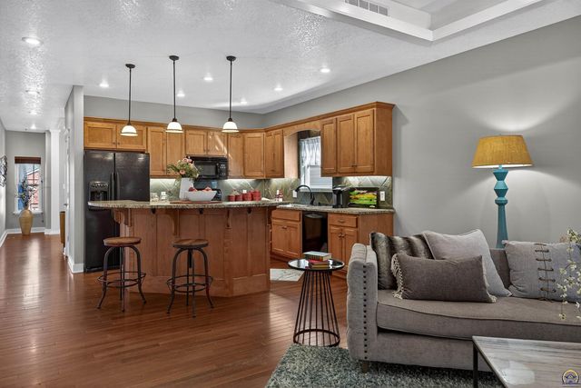 1113 SW Red Oaks CT, Topeka, KS 66615