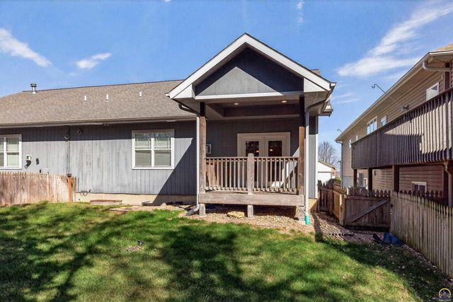 1113 SW Red Oaks CT, Topeka, KS 66615