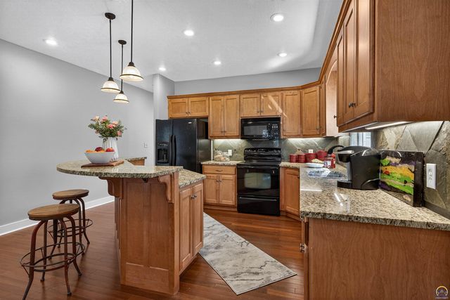 1113 SW Red Oaks CT, Topeka, KS 66615