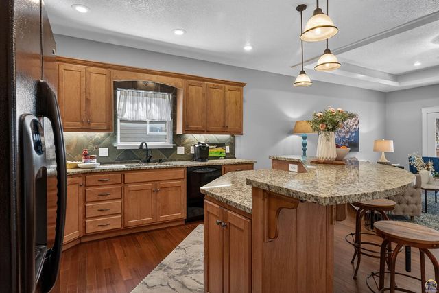 1113 SW Red Oaks CT, Topeka, KS 66615