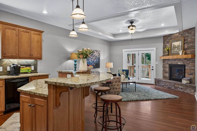 1113 SW Red Oaks CT, Topeka, KS 66615