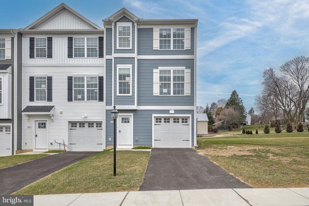 2051 TERRACE VIEW LN, Mechanicsburg, PA 17055