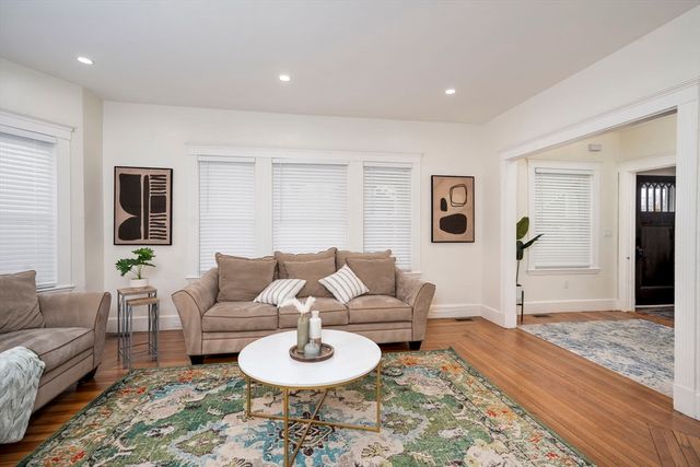 82 Blue Hill Ave, Milton, MA 02186