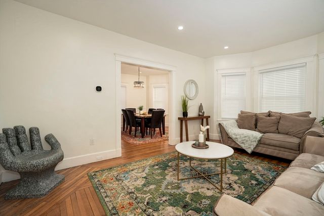 82 Blue Hill Ave, Milton, MA 02186