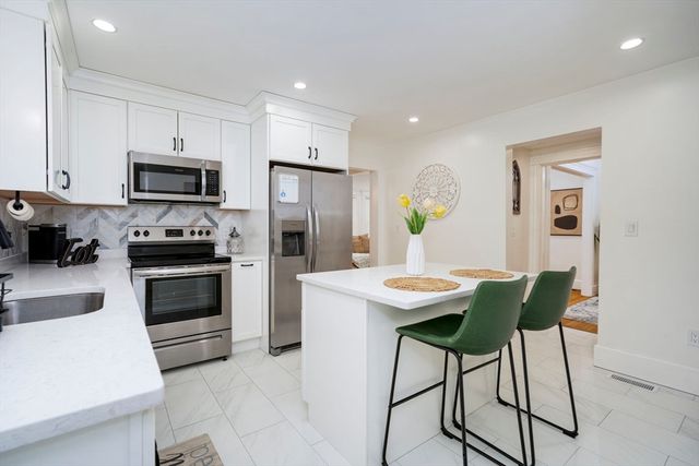 82 Blue Hill Ave, Milton, MA 02186